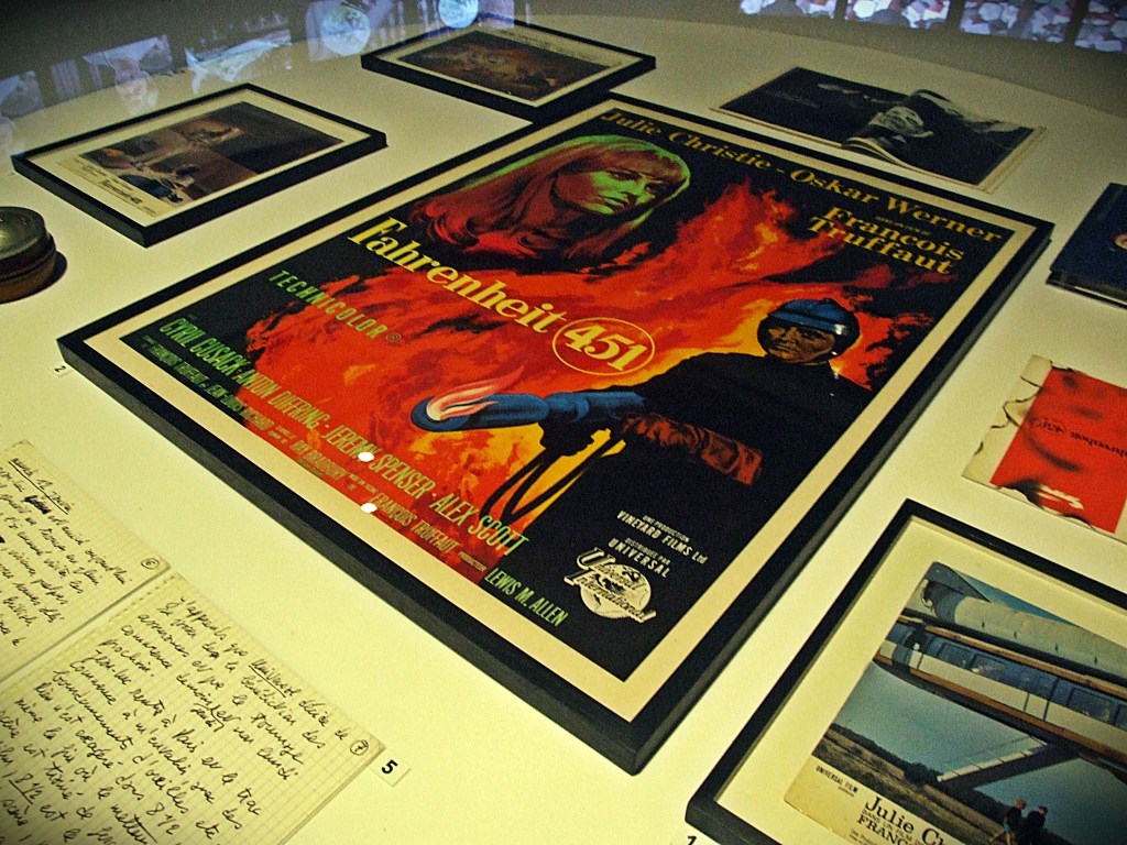 Artes de "Fahrenheit 451", adaptação do romance homônimo de Ray Bradbury