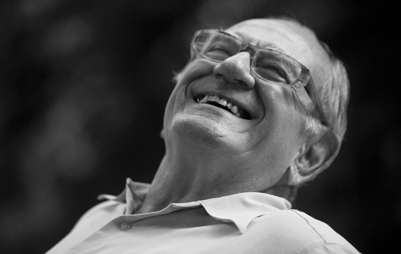 Tudo é Irrelevante, Hélio Jaguaribe